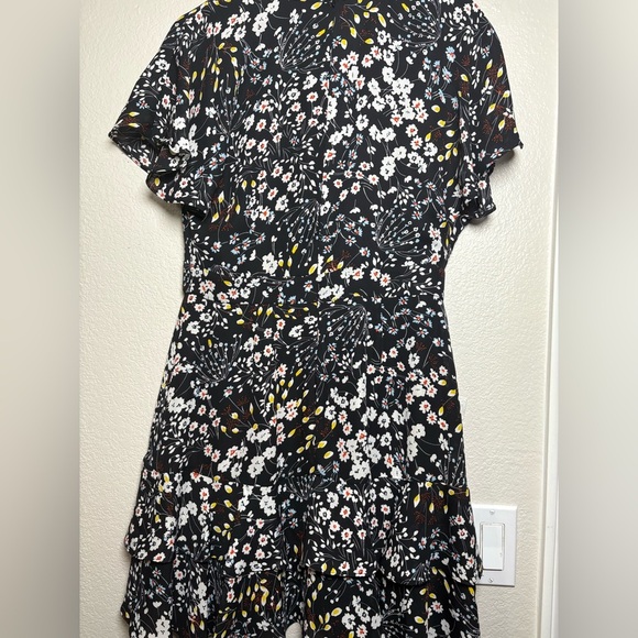 Parker Black and White Flutter Sleeve V-Neck w/ Tie Tiered Mini Dress. Back Zip - Picture 13 of 16